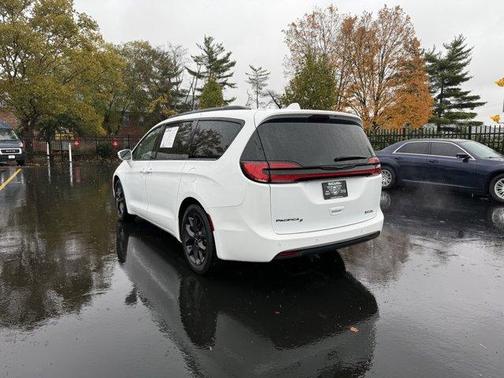 2022 Chrysler Pacifica Touring-L
