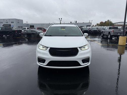 2022 Chrysler Pacifica Touring-L