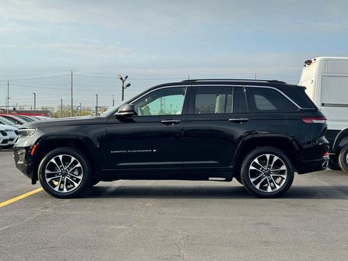 Diamond Black 2023 Jeep Grand Cherokee Overland