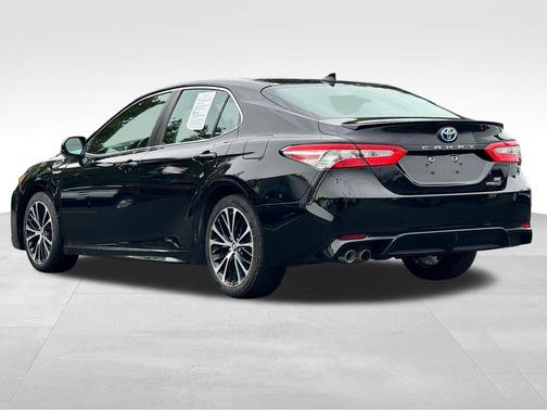Midnight Black Metallic 2019 Toyota Camry Hybrid SE
