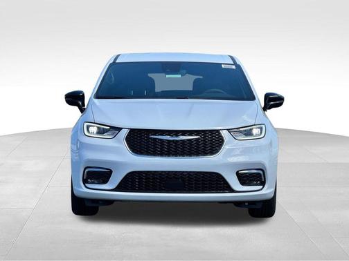 Bright White Clearcoat 2026 Chrysler Pacifica Select