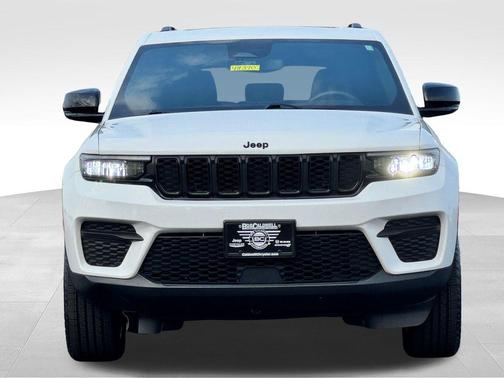 Bright White Clearcoat 2023 Jeep Grand Cherokee Altitude