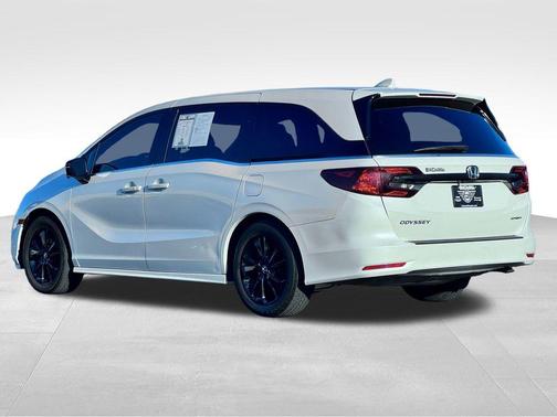 White 2023 Honda Odyssey Sport