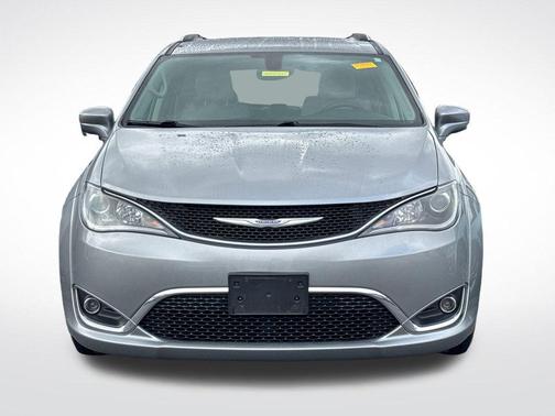 Billet Silver Metallic Clearcoat 2018 Chrysler Pacifica Touring-L
