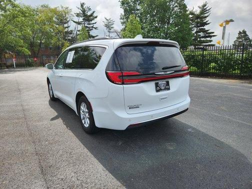 2022 Chrysler Pacifica Touring-L