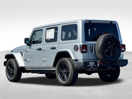 Silver Zynith Clearcoat 2023 Jeep Wrangler Sahara