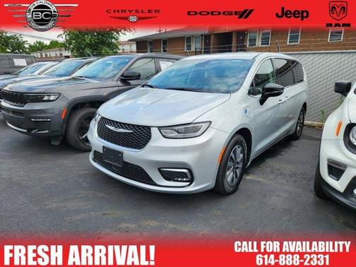 2024 Chrysler Pacifica Hybrid Select