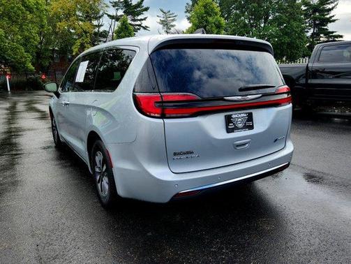 2024 Chrysler Pacifica Hybrid Select