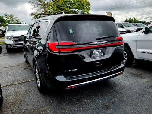 2024 Chrysler Pacifica Touring-L