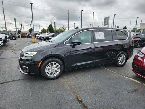 2024 Chrysler Pacifica Touring-L