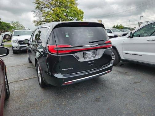 2024 Chrysler Pacifica Touring-L