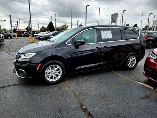 2024 Chrysler Pacifica Touring-L