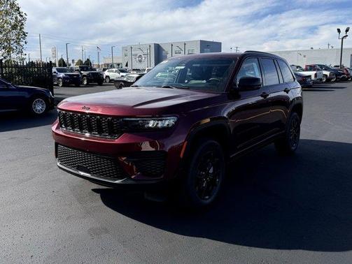 2025 Jeep Grand Cherokee Laredo