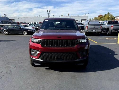 2025 Jeep Grand Cherokee Laredo