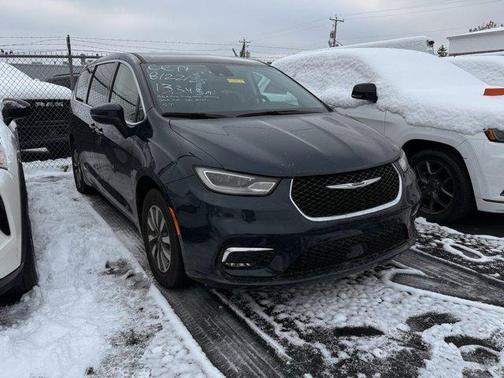2023 Chrysler Pacifica Hybrid Touring L