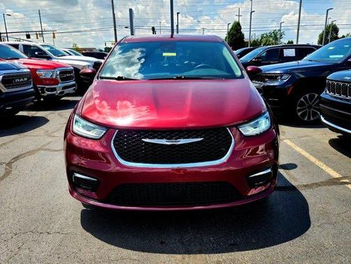 2023 Chrysler Pacifica Touring-L