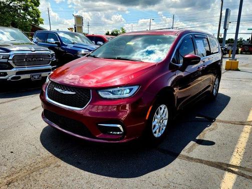 2023 Chrysler Pacifica Touring-L