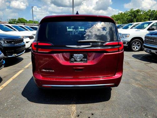 2023 Chrysler Pacifica Touring-L