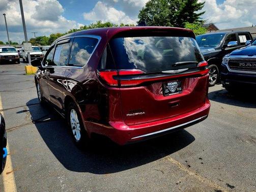 2023 Chrysler Pacifica Touring-L