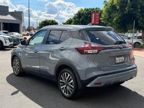 Boulder Gray Metallic 2024 Nissan Kicks SV
