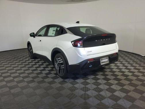 Everest White P 2026 Nissan Leaf SV+