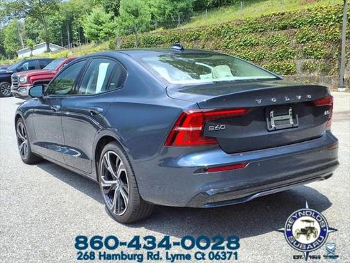 2024 Volvo S60 B5 Core Dark Theme