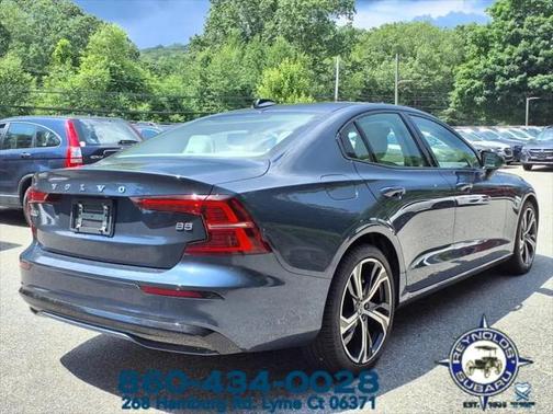 2024 Volvo S60 B5 Core Dark Theme