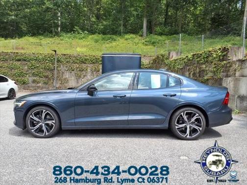 2024 Volvo S60 B5 Core Dark Theme