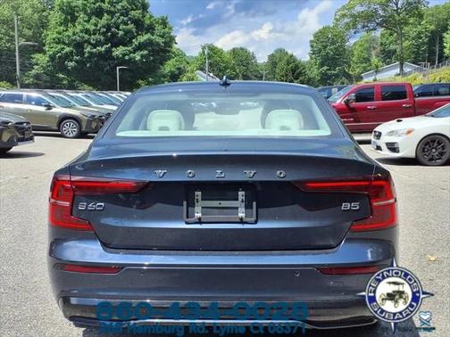 2024 Volvo S60 B5 Core Dark Theme