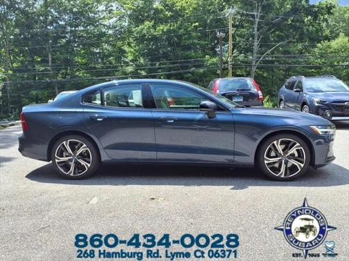 2024 Volvo S60 B5 Core Dark Theme