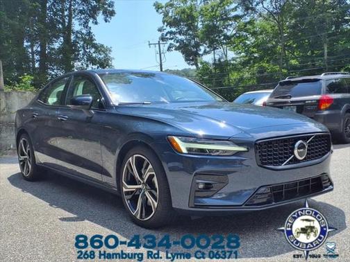 2024 Volvo S60 B5 Core Dark Theme