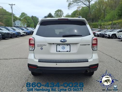 Crystal White Pearl 2018 Subaru Forester 2.5i Premium