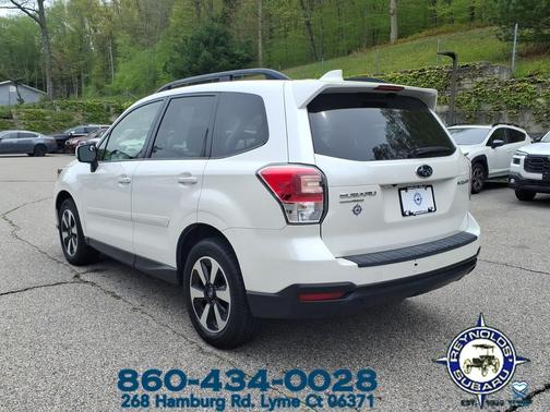 Crystal White Pearl 2018 Subaru Forester 2.5i Premium
