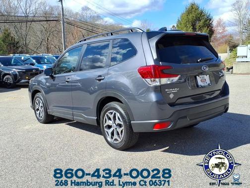 Magnetite Gray Metallic 2024 Subaru Forester Premium