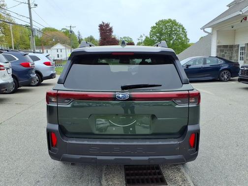 Deep Emerald Green Pearl 2026 Subaru Outback Premium