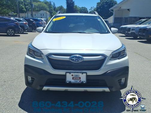 Crystal White Pearl Black 2022 Subaru Outback Limited