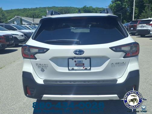 Crystal White Pearl Black 2022 Subaru Outback Limited