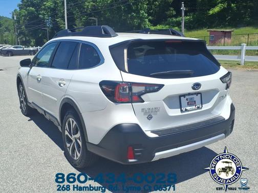 Crystal White Pearl Black 2022 Subaru Outback Limited
