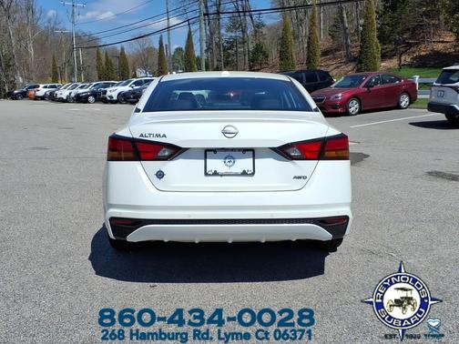 Pearl White Tricoat 2025 Nissan Altima SV AWD