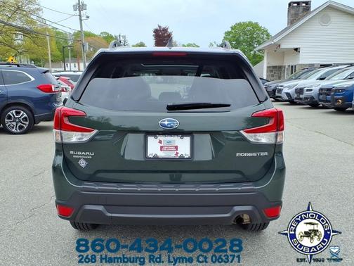 Cascade Green Silica Gray 2024 Subaru Forester Premium