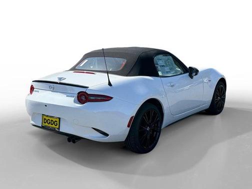 Snowflake White Pearl 2026 Mazda MX-5 Miata Club