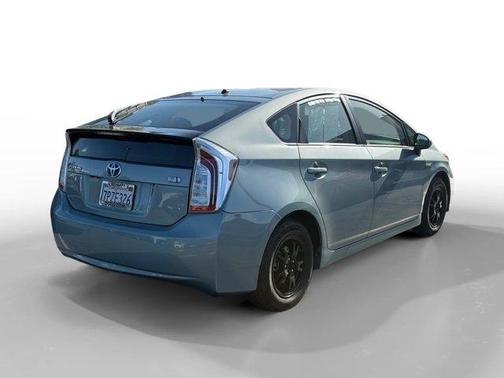 Pearl 2015 Toyota Prius Two