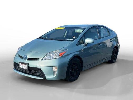Pearl 2015 Toyota Prius Two