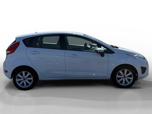 Oxford White 2013 Ford Fiesta SE