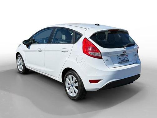 Oxford White 2013 Ford Fiesta SE