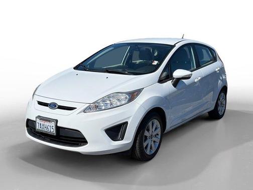 Oxford White 2013 Ford Fiesta SE
