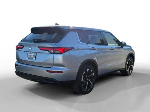 2022 Mitsubishi Outlander ES