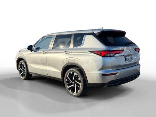 2022 Mitsubishi Outlander ES
