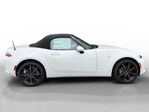 Snowflake White Pearl Mica 2026 Mazda MX-5 Miata GRAND TOURING
