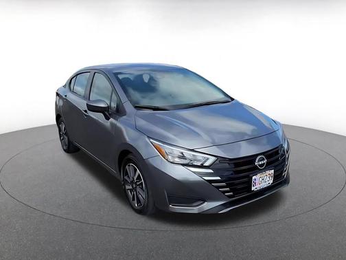 Gun Metallic 2025 Nissan Versa 1.6 SV